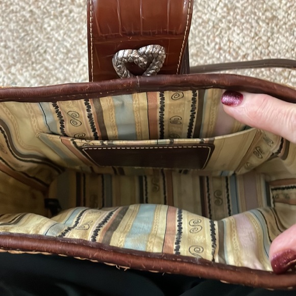 Brighton medium 11x9x4 straw material with leather strap magnetic closure - Picture 4 of 5